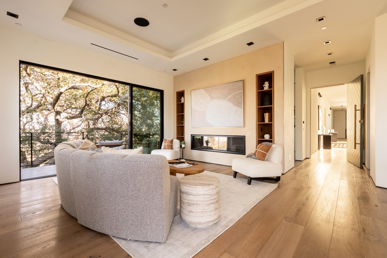 13331 Mulholland Dr, Beverly Hills