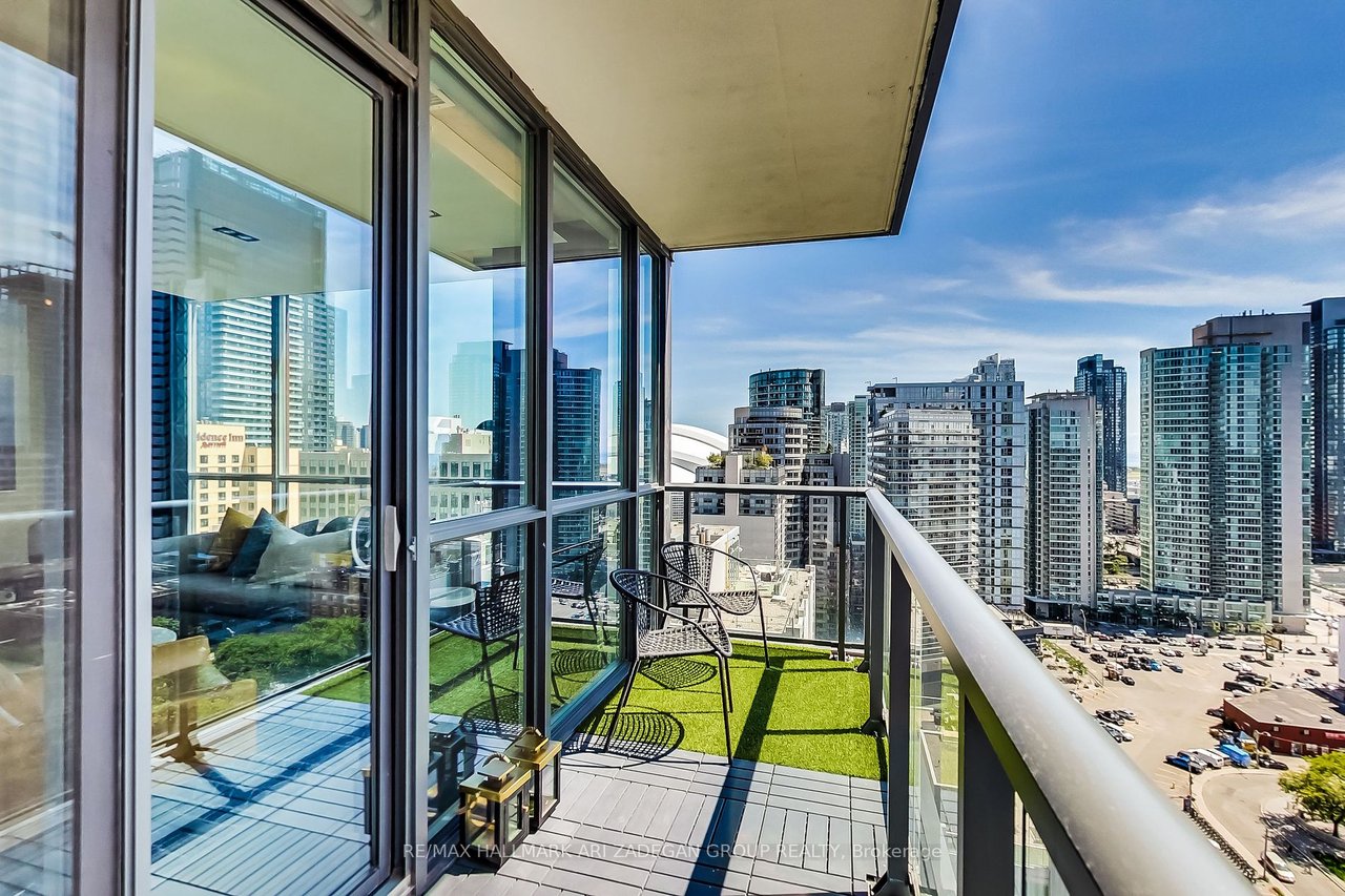 88 Blue Jays Way #1908