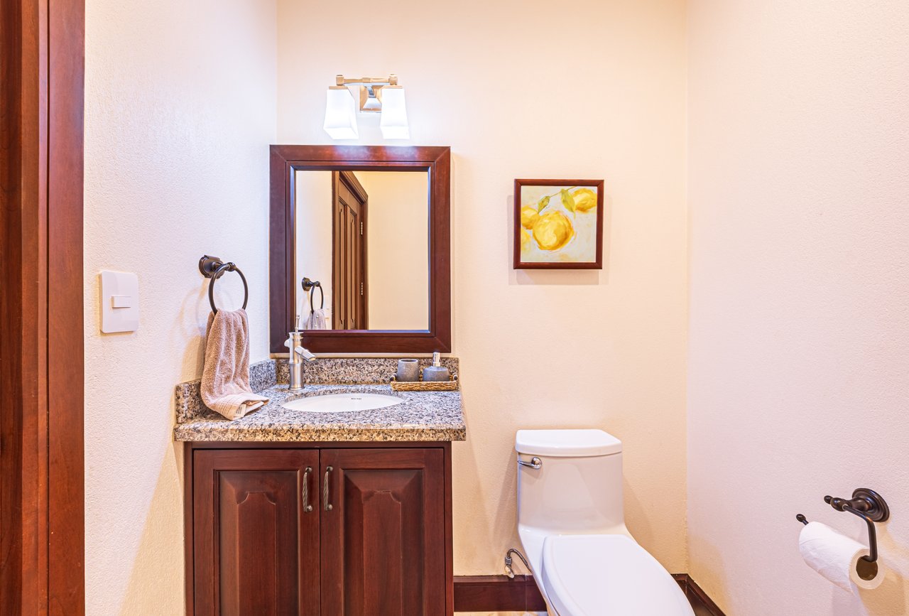 Nido Escondido, Playa Dominical