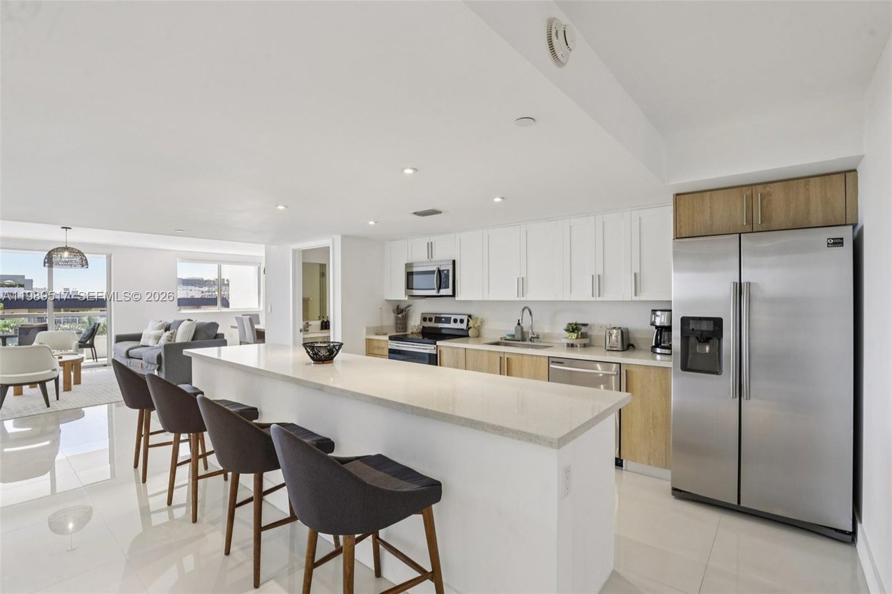1100-100-street-703-fl-condo-for-sale-kitchen