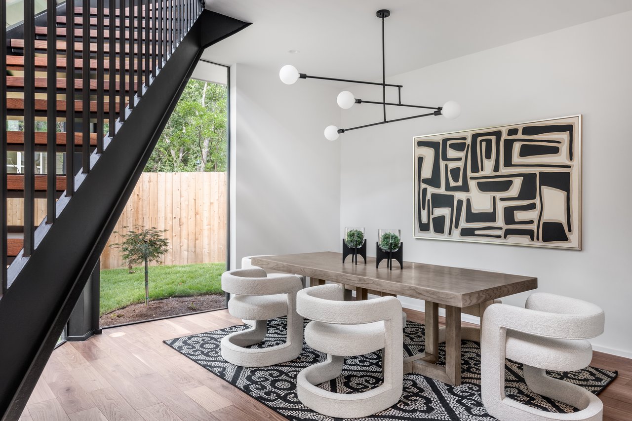 1121 Bluebonnet LN