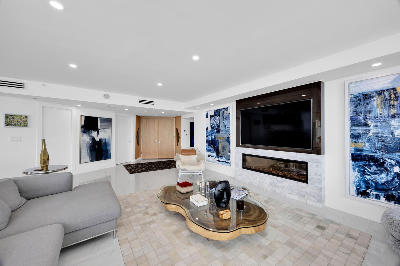 Bristol Towers Unit #801 Closes at $2,075,000