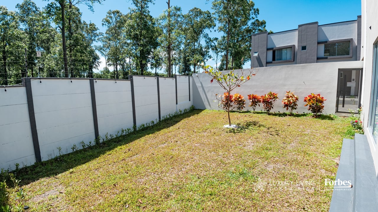 21565 - Corner house with 3 furnished bedrooms, a patio, in Cariari