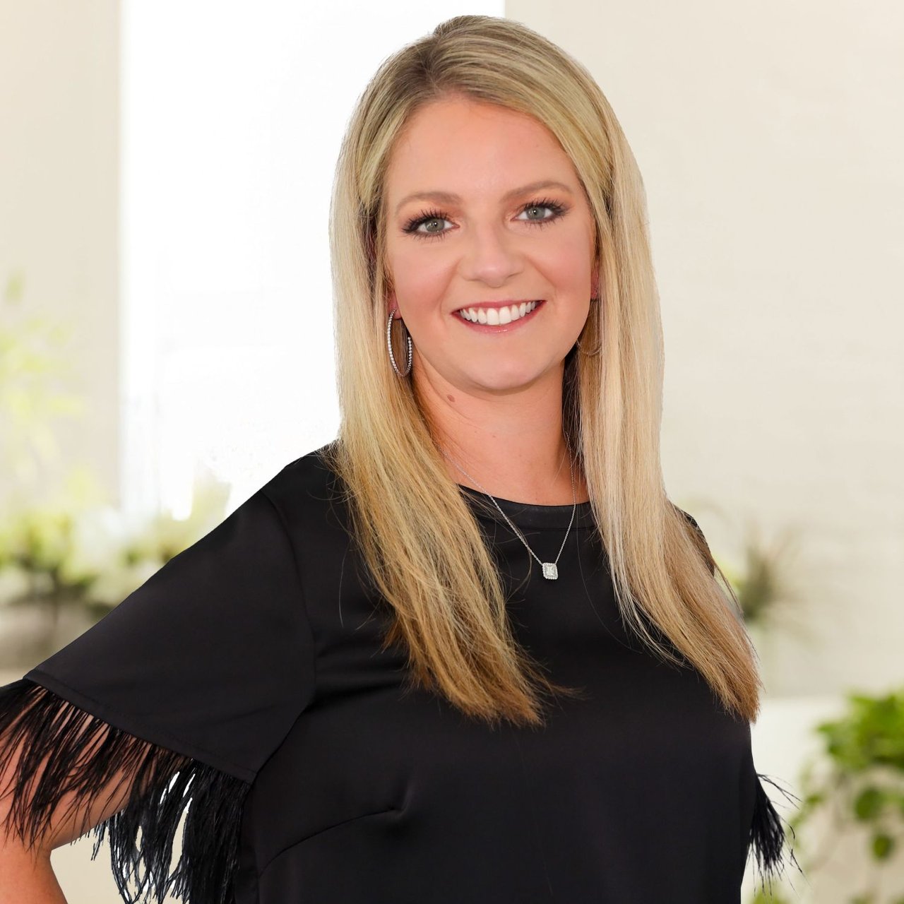 Holly Bailey Pensacola, FL Real Estate Agent Headshot
