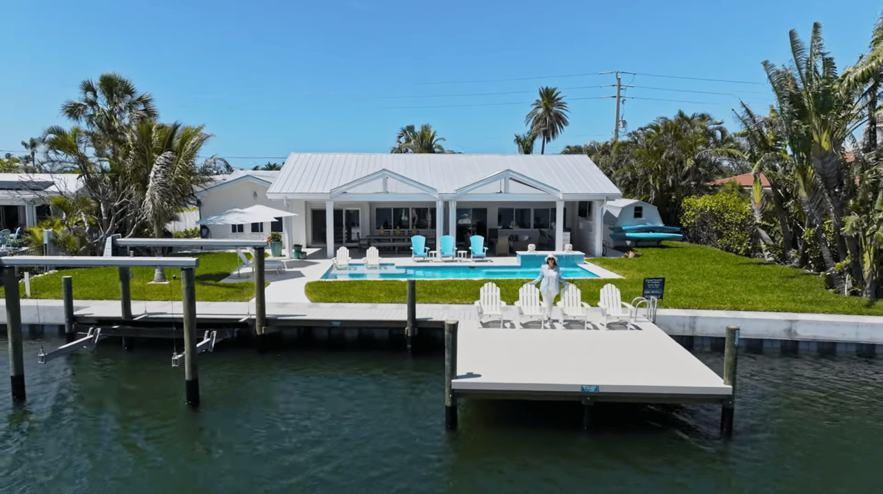 527 Key Royale Dr, Holmes Beach, FL