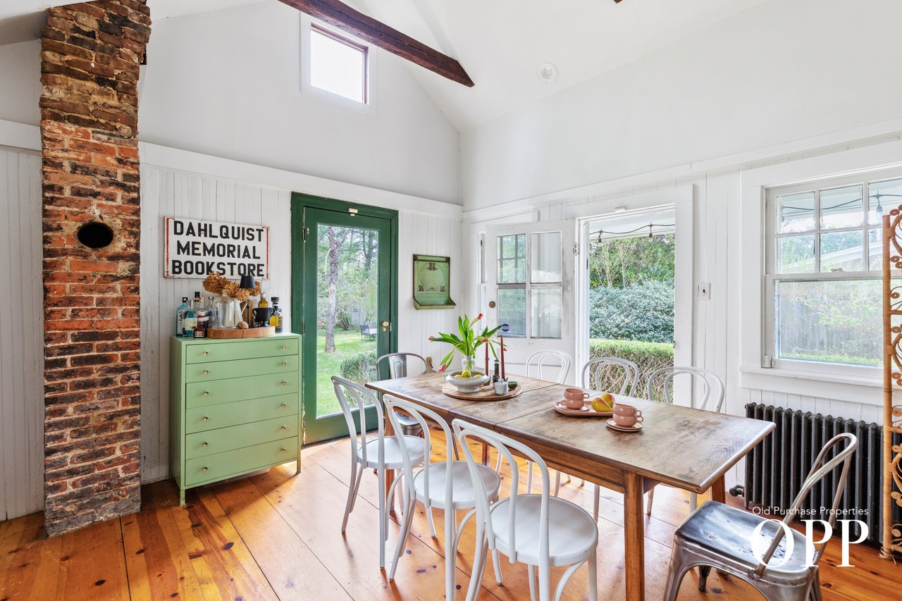 Early Bellport Charm Close to Everything