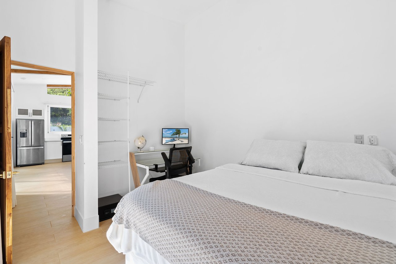 Casa Vista Grande | Lovely Modern Home at the Beach with Space to Build