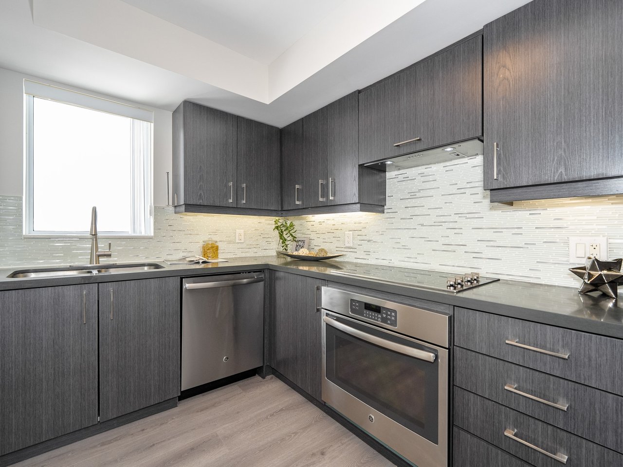 18 Uptown Dr 1910