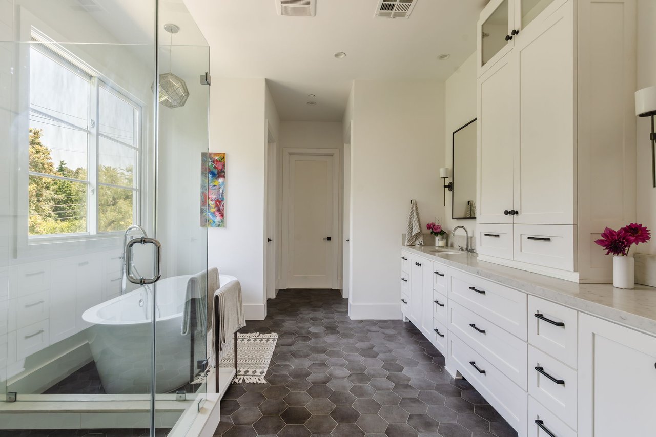 141 S Saltair Ave, Brentwood 