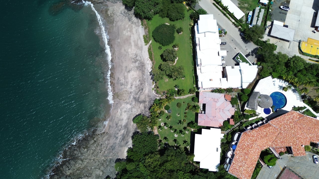 Flamingo Marina Cove 405 - Turnkey Beachfront Condo