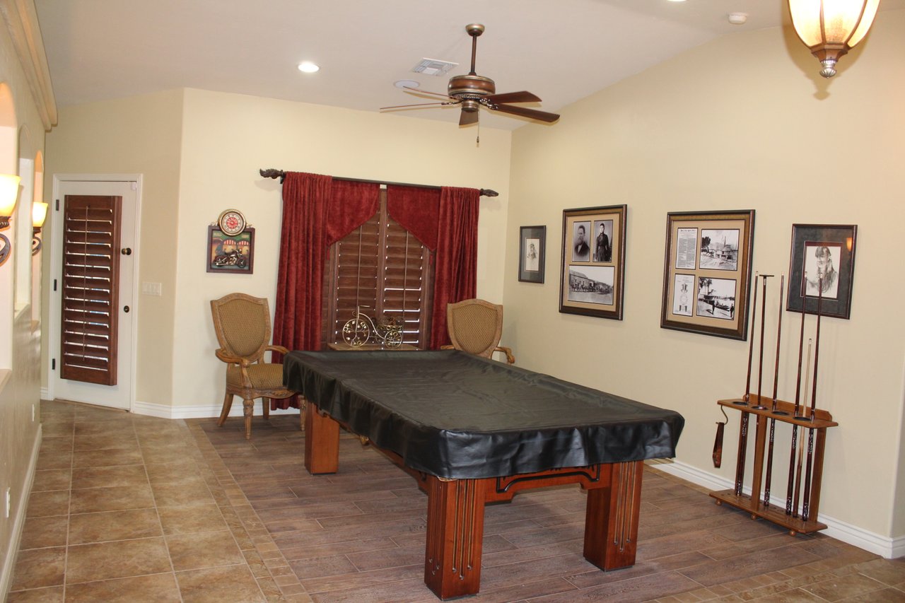 2562 Beverly Glen Dr. 