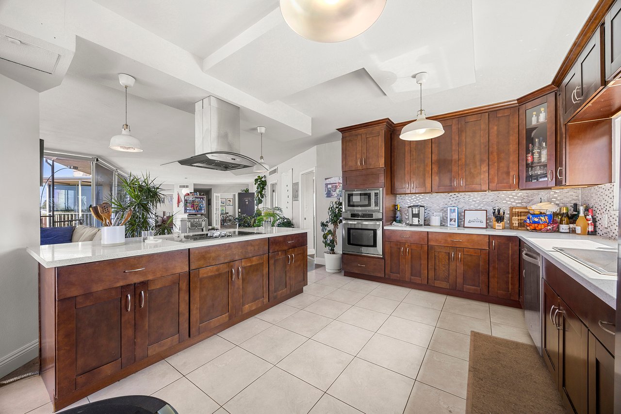 MIDCENTURY MODERN PENTHOUSE WEST for Sale in Santa Ana
