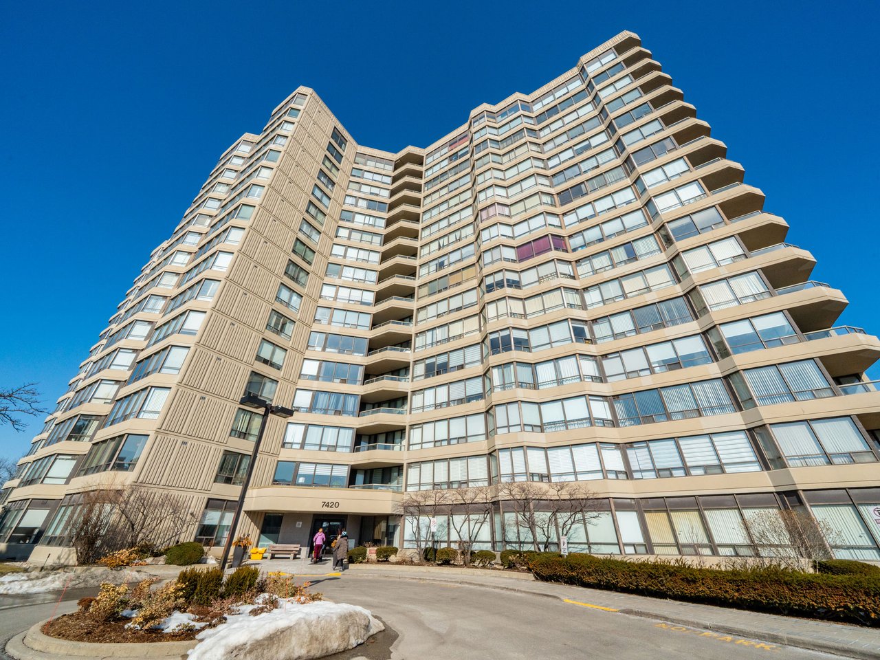 7420 Bathurst Street, 1602