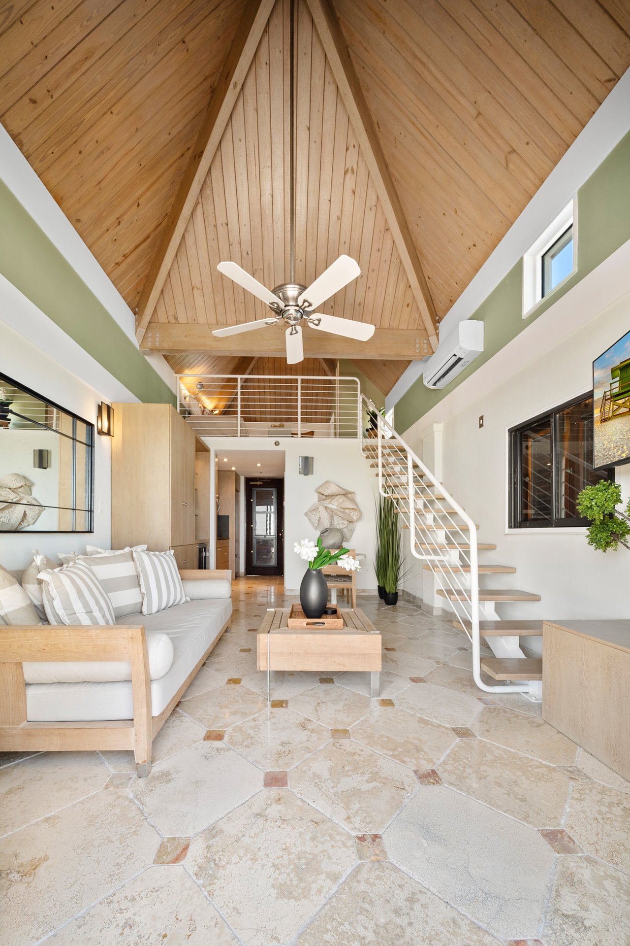 797 Crandon Boulevard Cab 101