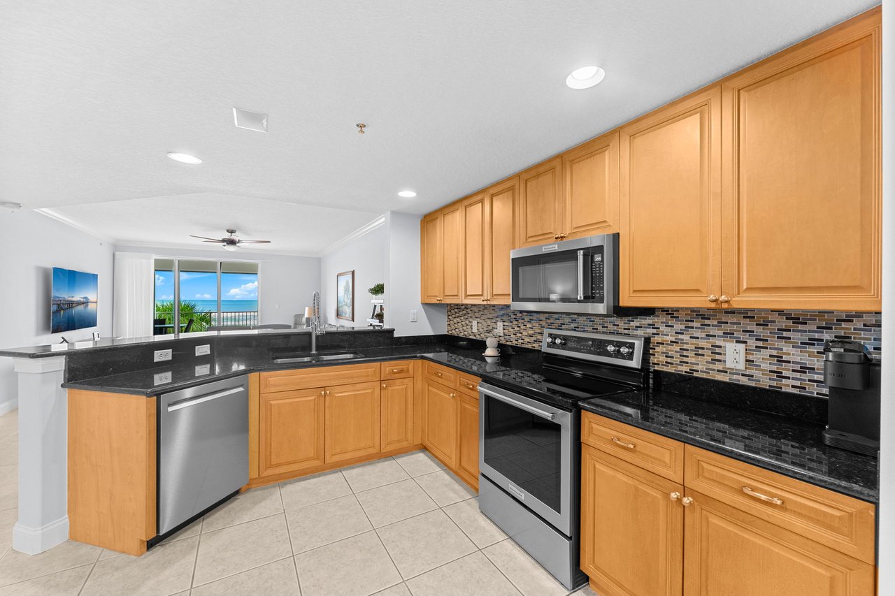 225 N Atlantic Avenue, 303