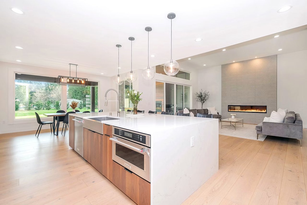 Navigating a Seller's Market: Tips for Buyers in Breakers West