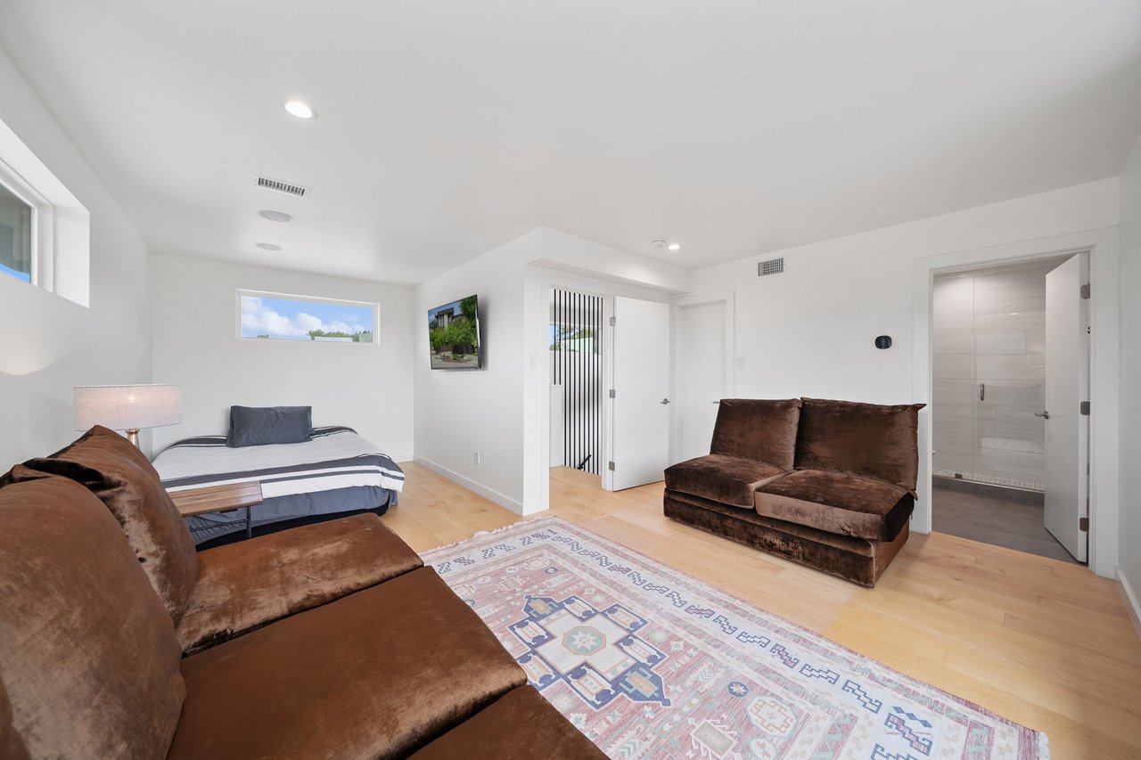 423 W Colorado Boulevard