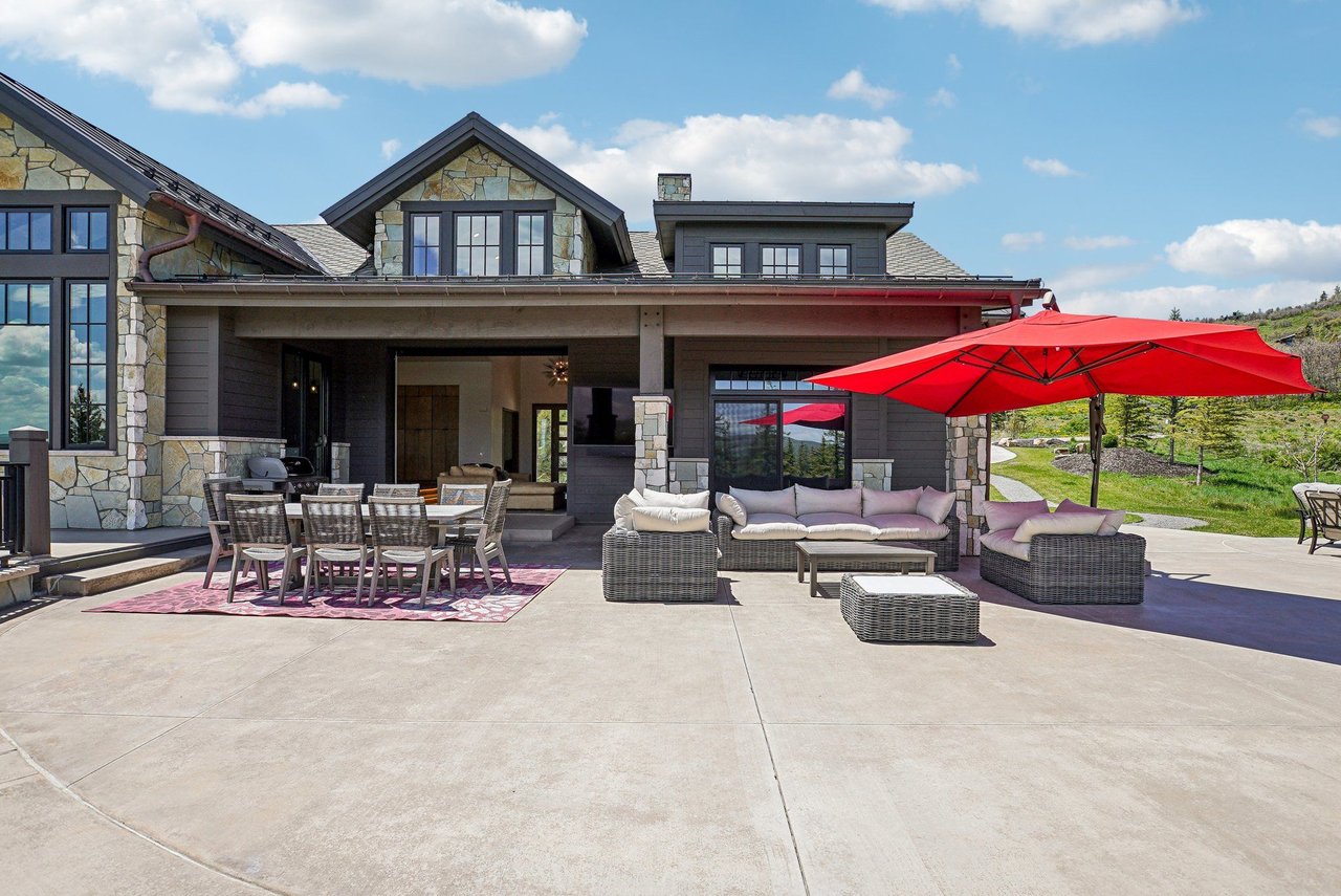 7242 Lupine Dr
