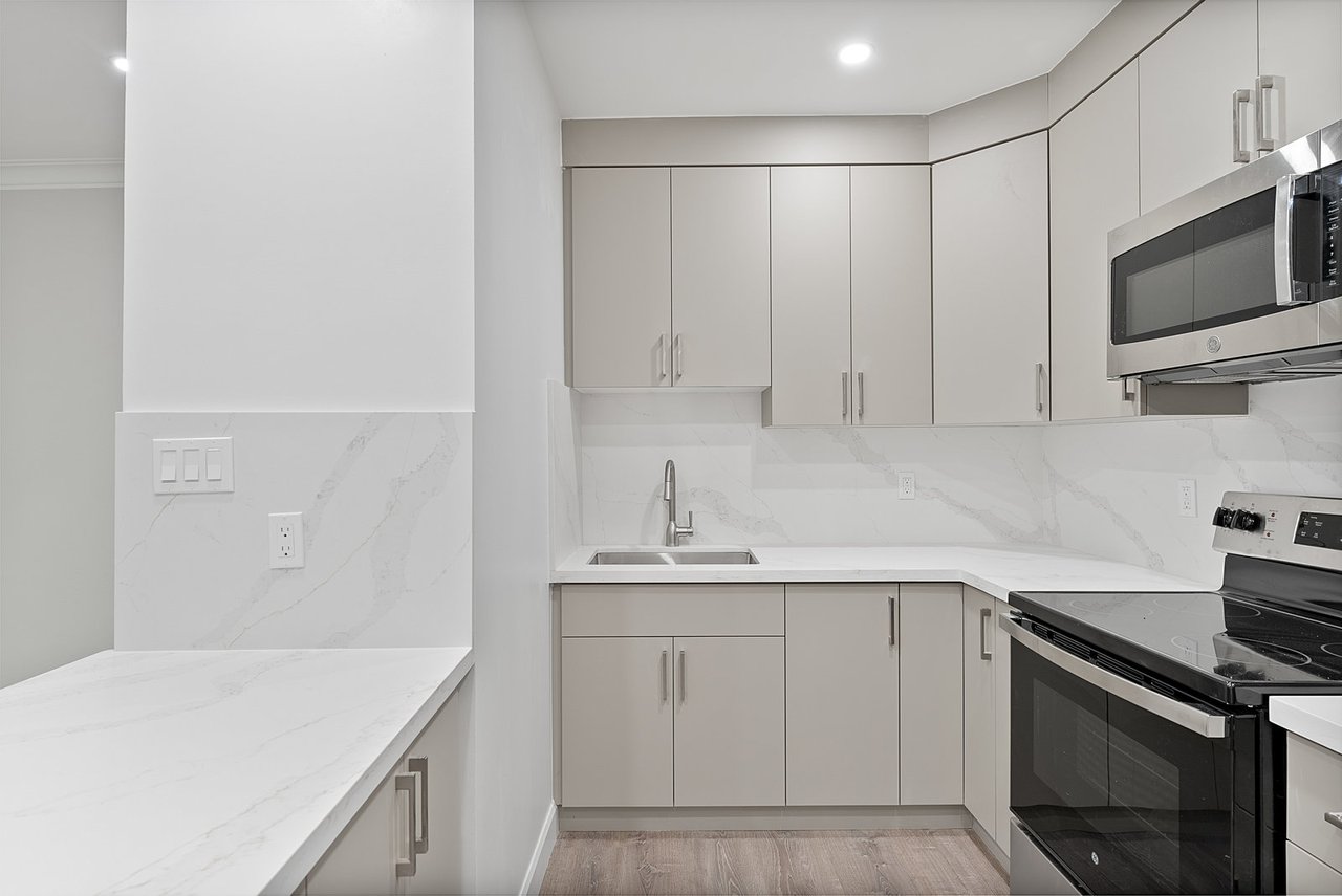 24 Shallmar Blvd Unit: 305