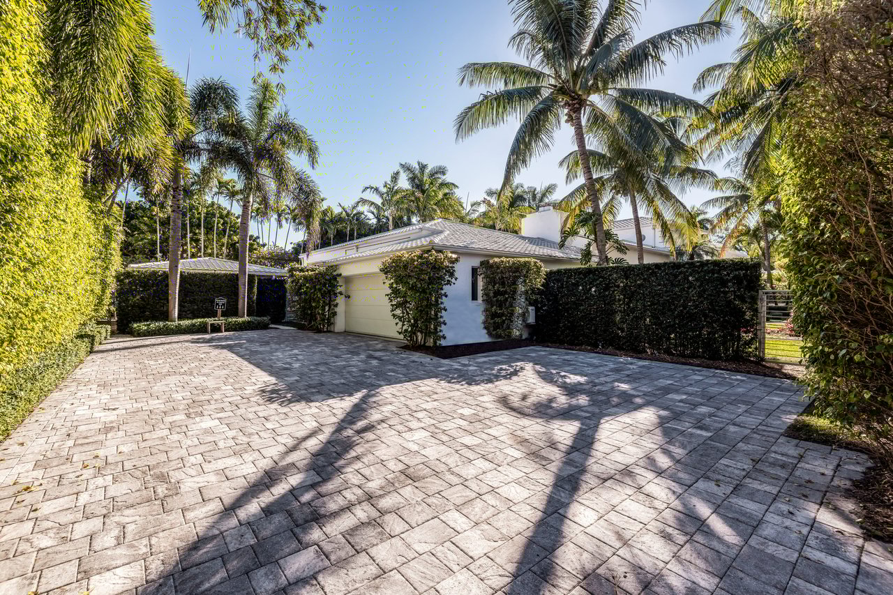 5763 N Bay Rd