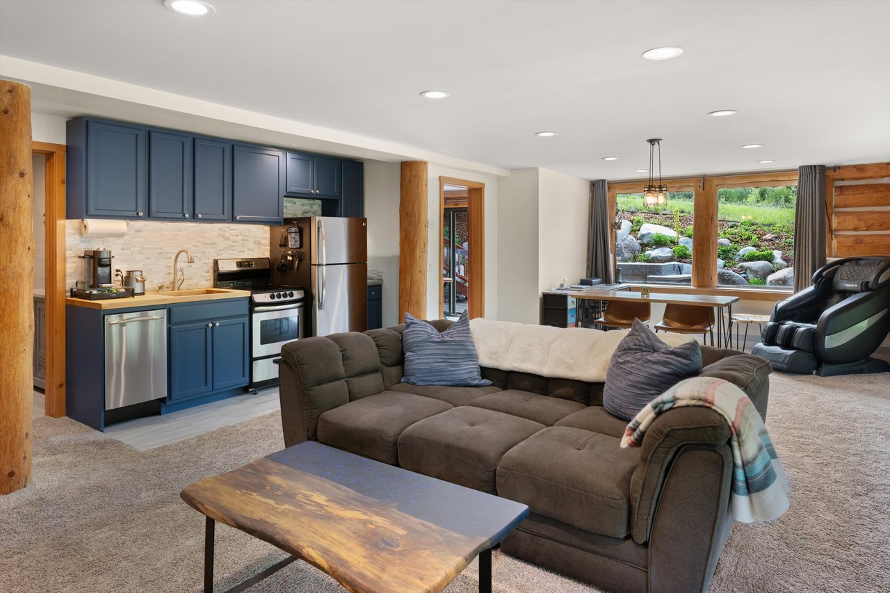 2134 Lower River