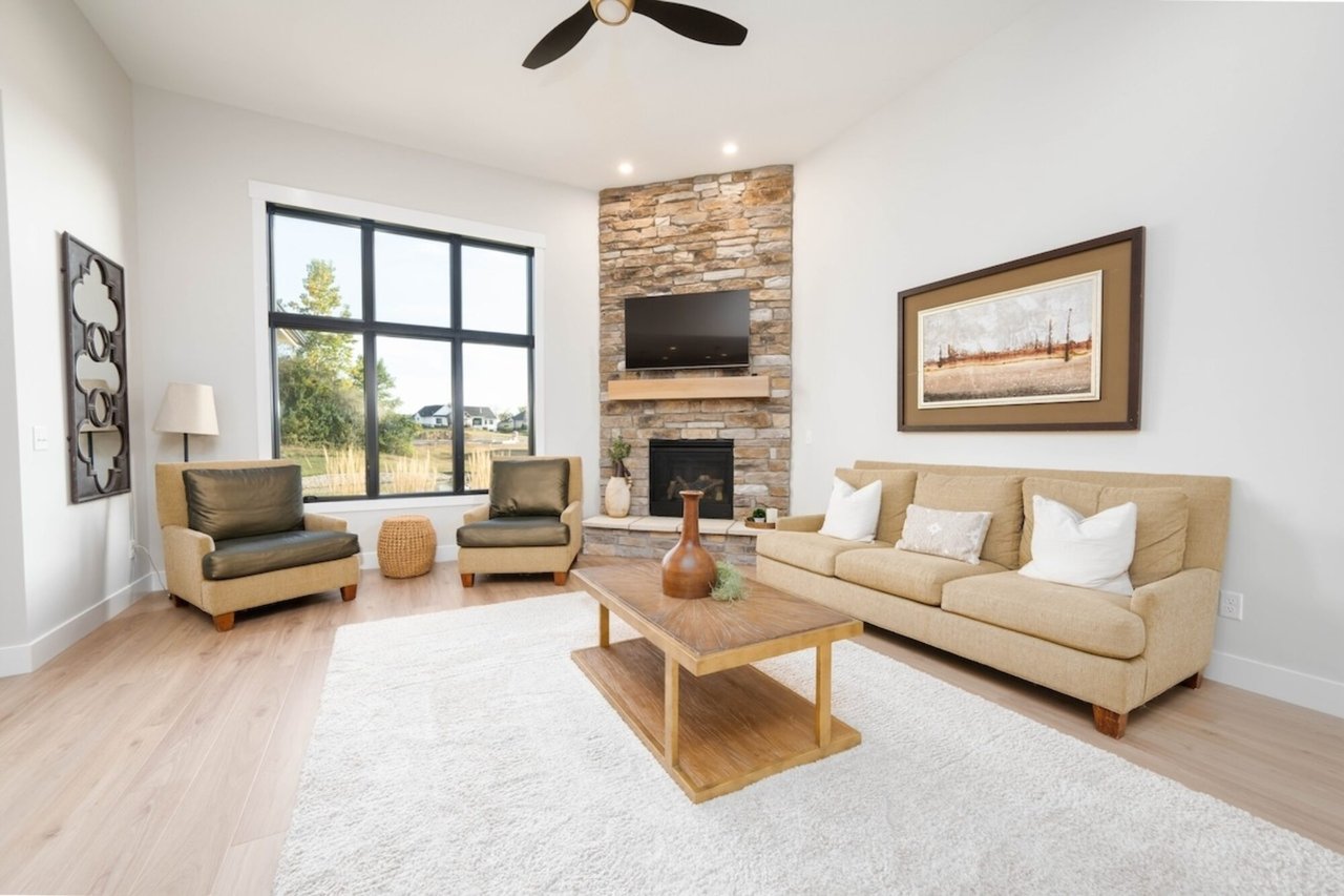 137 W Basalt Dr
