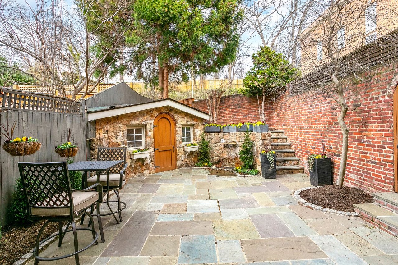 3323 Reservoir Rd NW