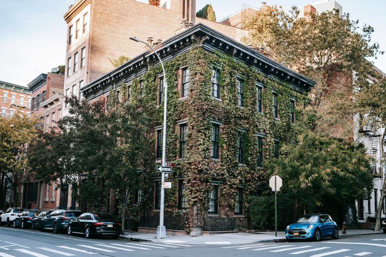 Explore Avenue B's architectural history, including Christodora House, historic brick tenements, Italianate and Neo-Grec facades, Tompkins Square Park, and the adjoining East 10th Street Historic District.