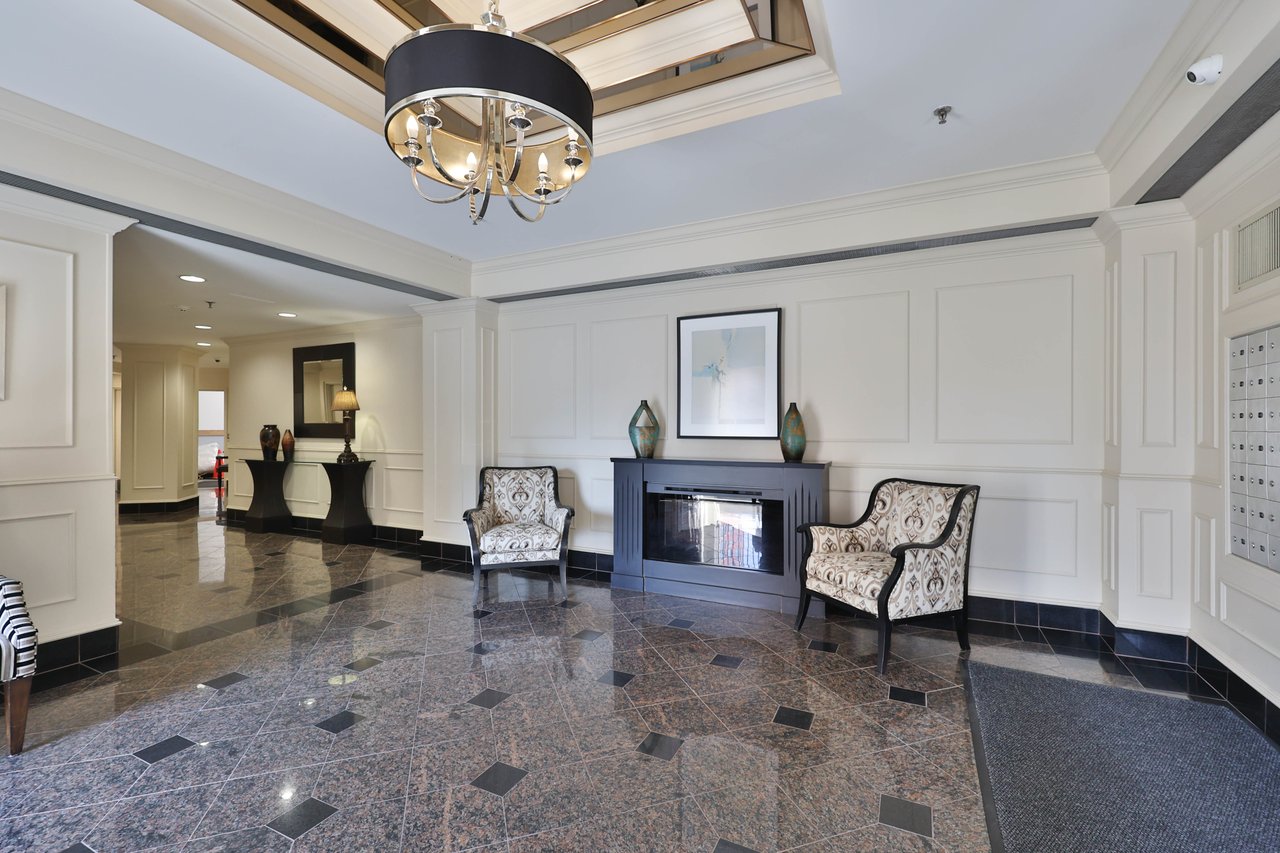 1103-415 Locust Street, Burlington