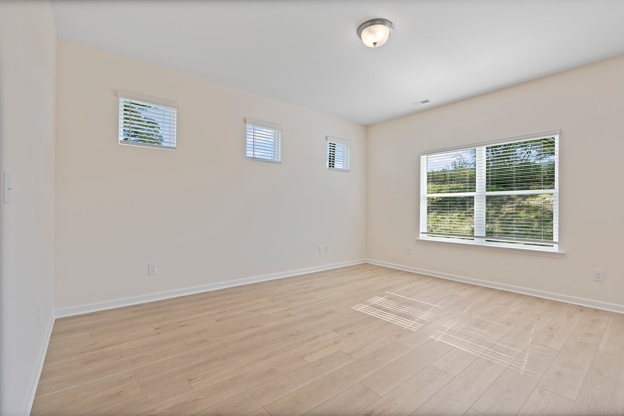 Modern 4-Bedroom Home with Scenic Mountain Views