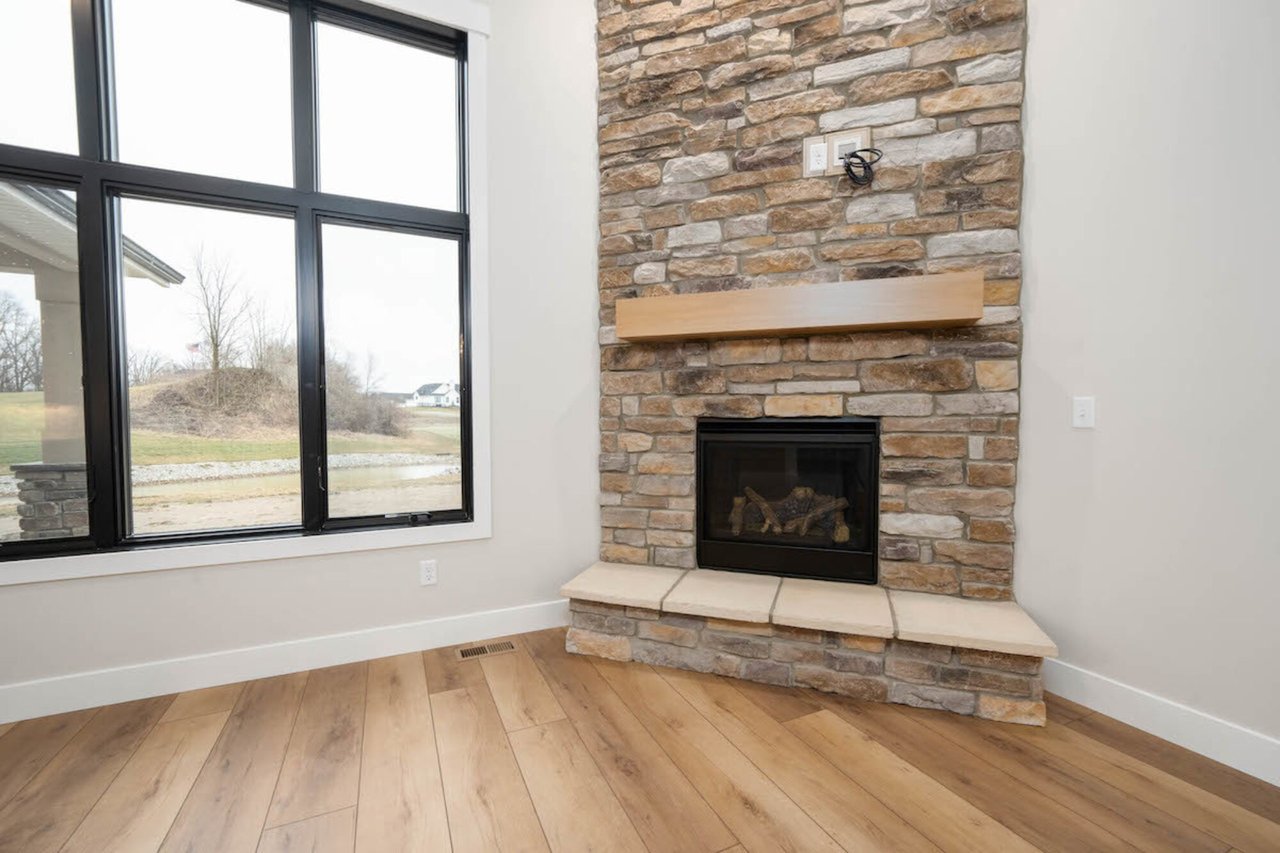 137 W Basalt Dr