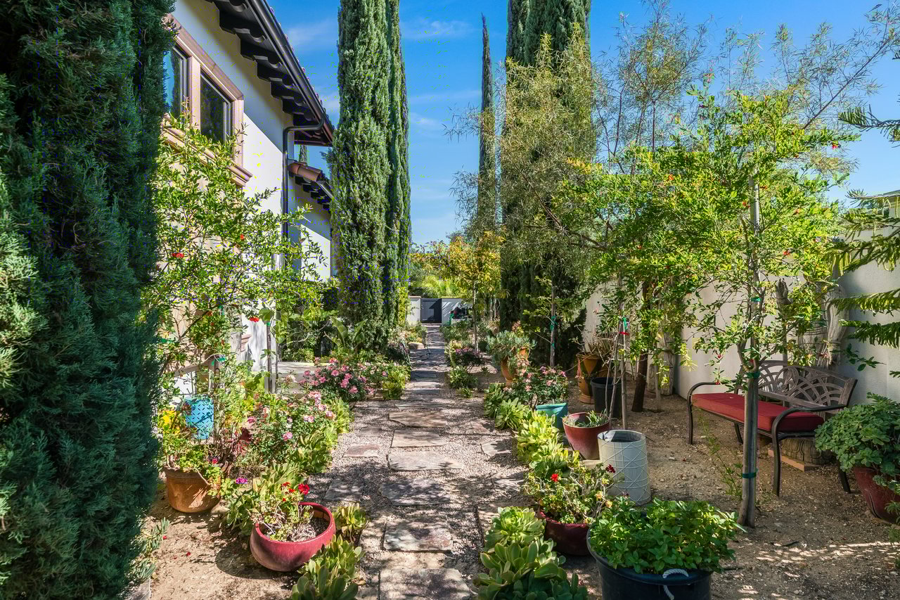 25201 Prado Del Misterio