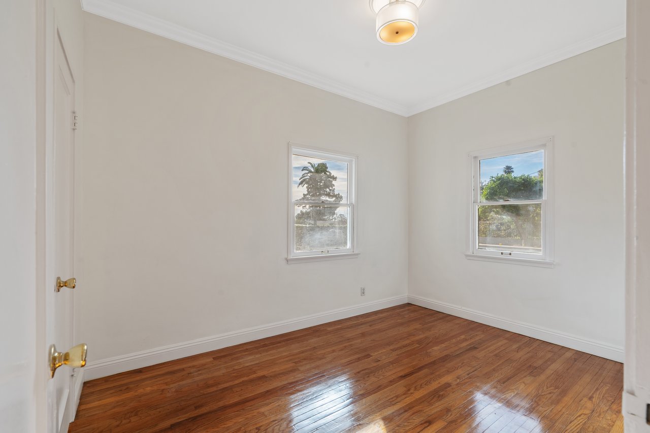1325 E Altadena