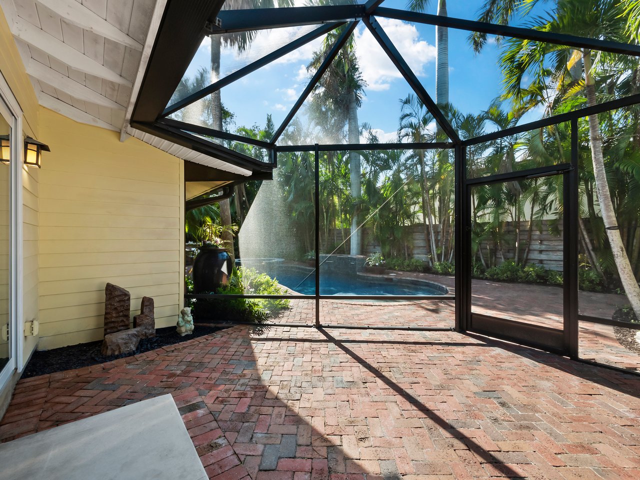 1930 ALTA VISTA ST