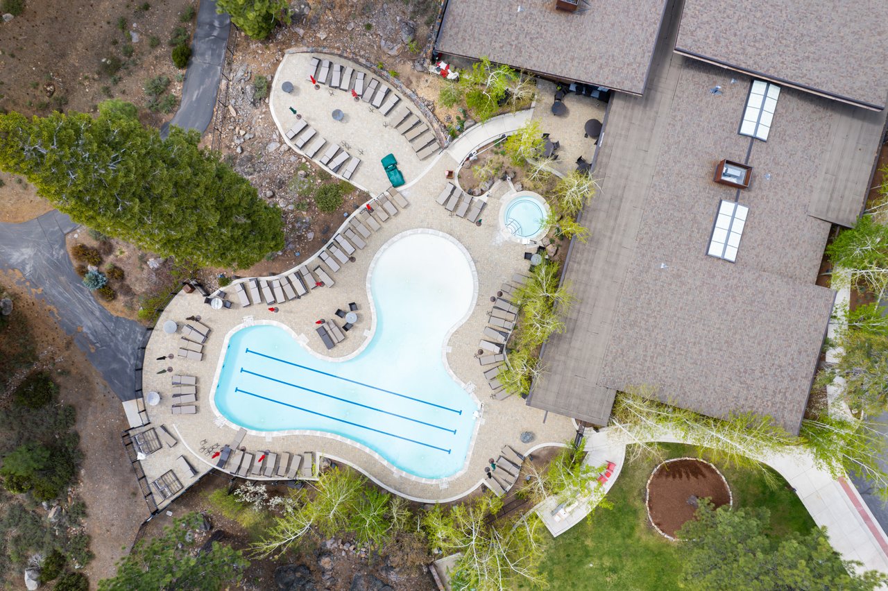 RESORT POOL & SPA
