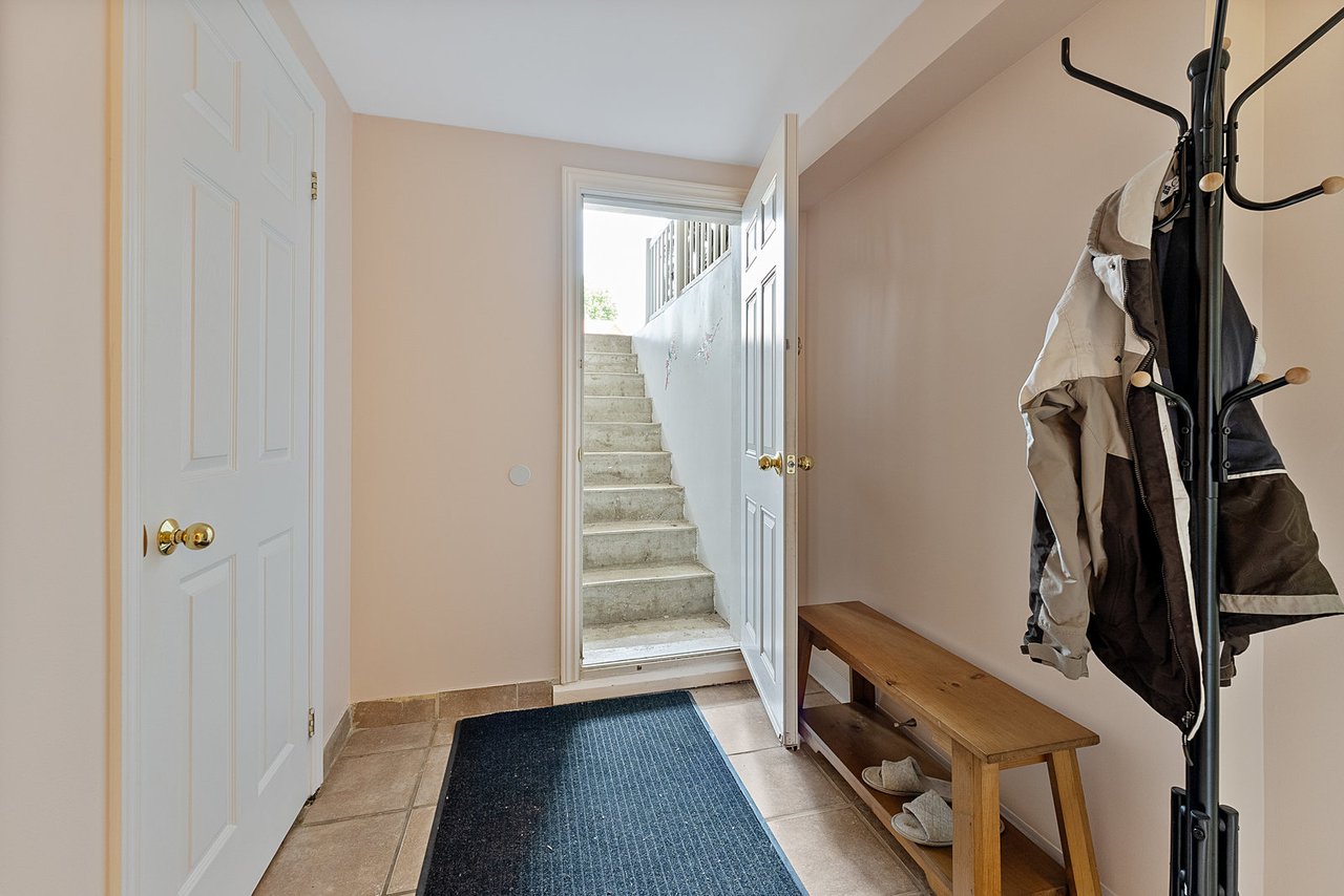 28 Thornway Ave