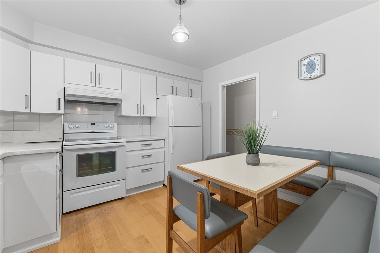 6 Berryton Ave