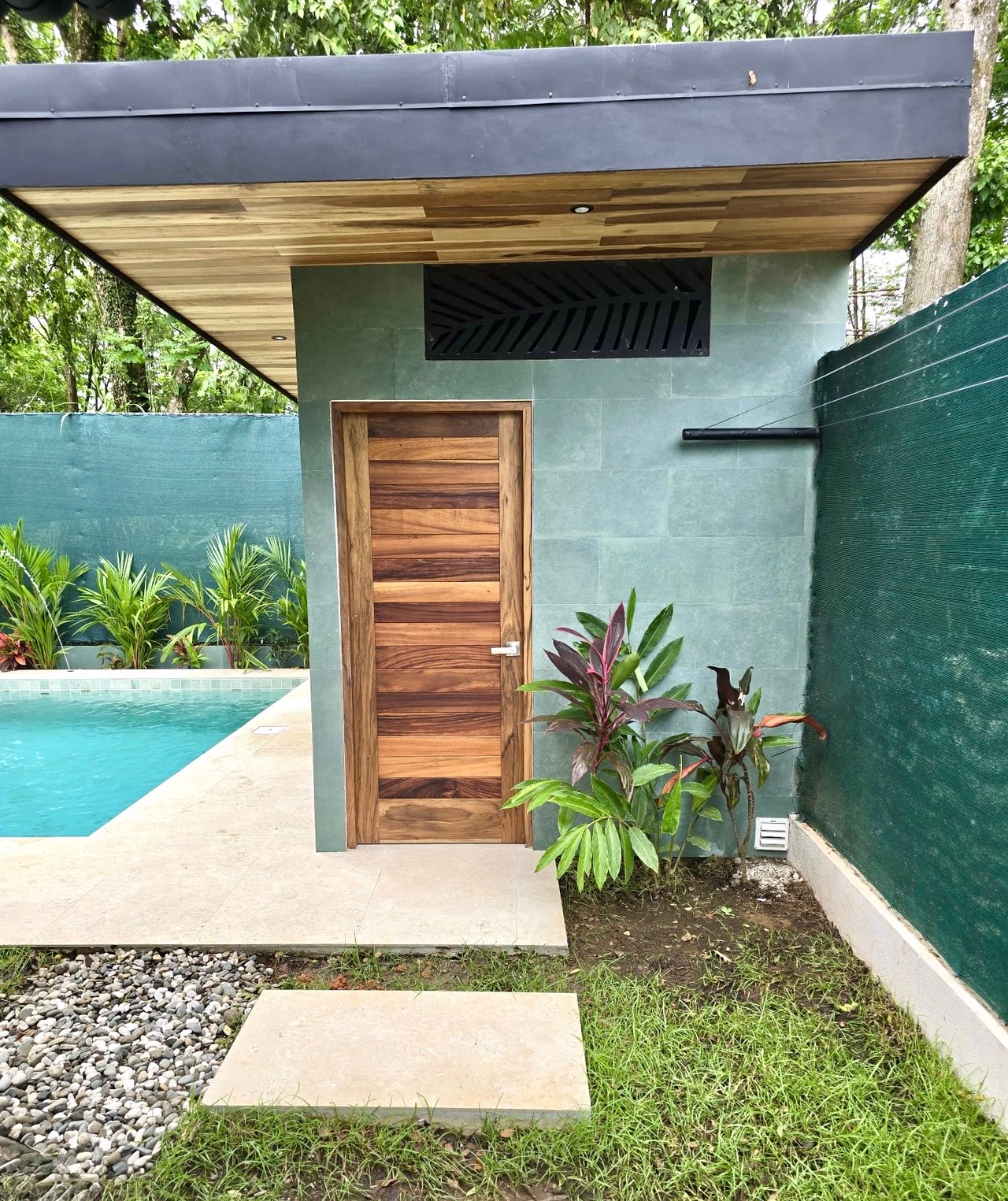 Tropical Modern Villa in Uvita – 3BR Retreat with Large Pool Near the Beach