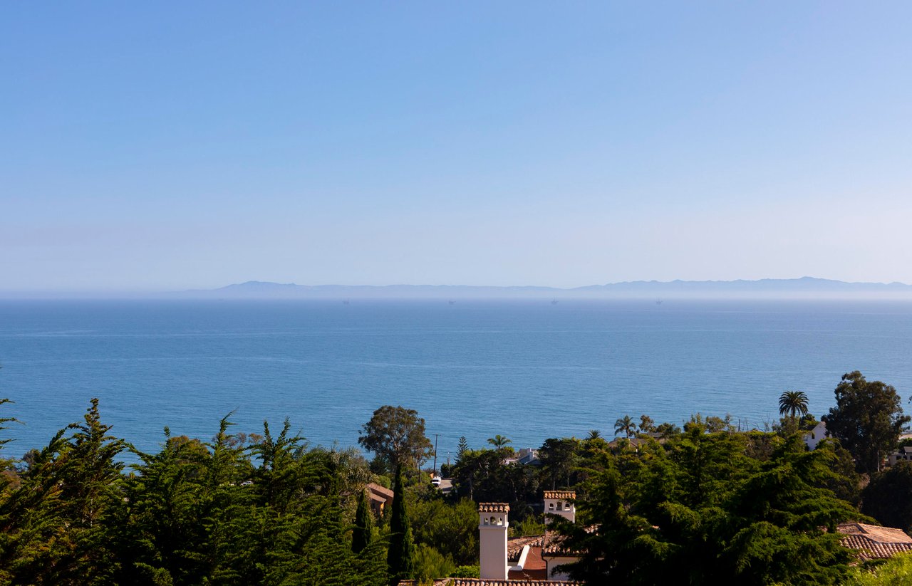 Sweeping Ocean Views - PENDING 