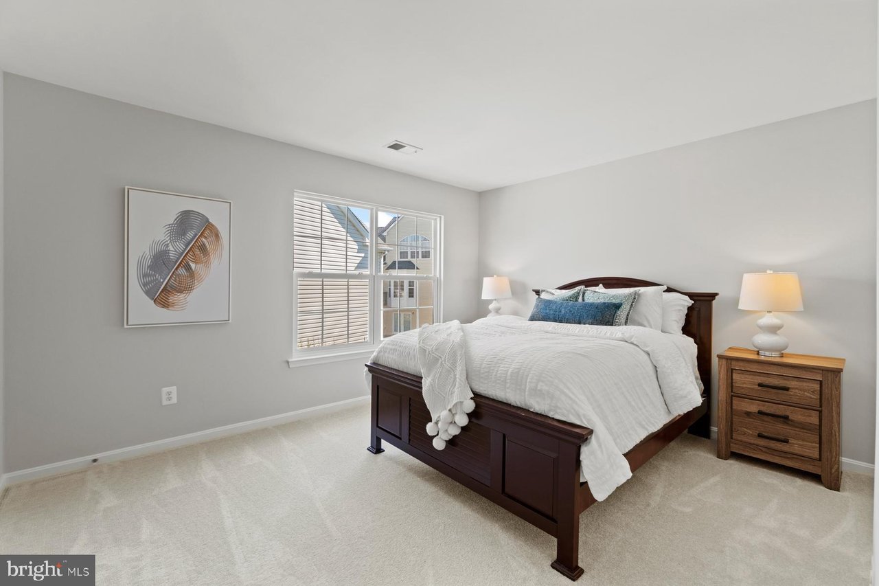 18252 Oak Lake Ct