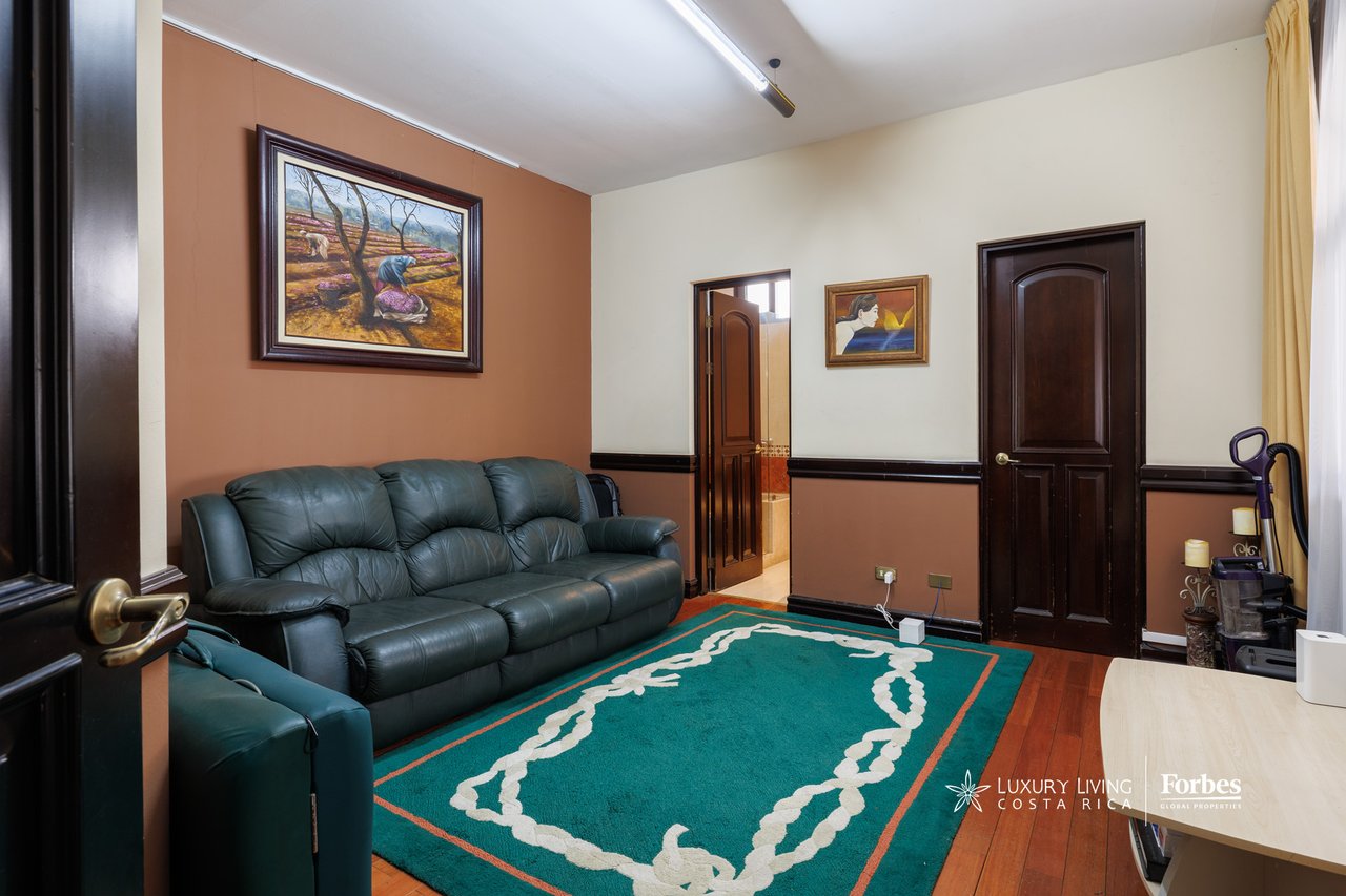 21560 - Casa Grand Court | Residence with Tennis Court in Moravia