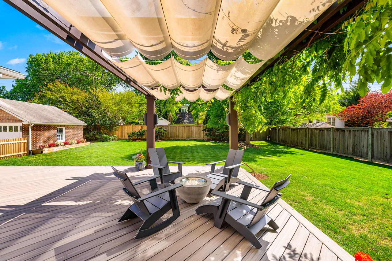 22 W OAK STREET