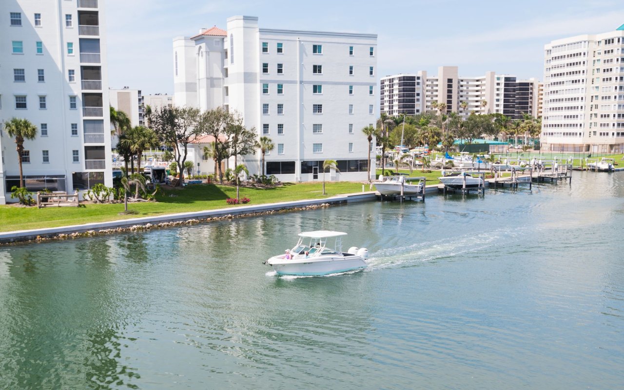 Vanderbilt Beach / Connors