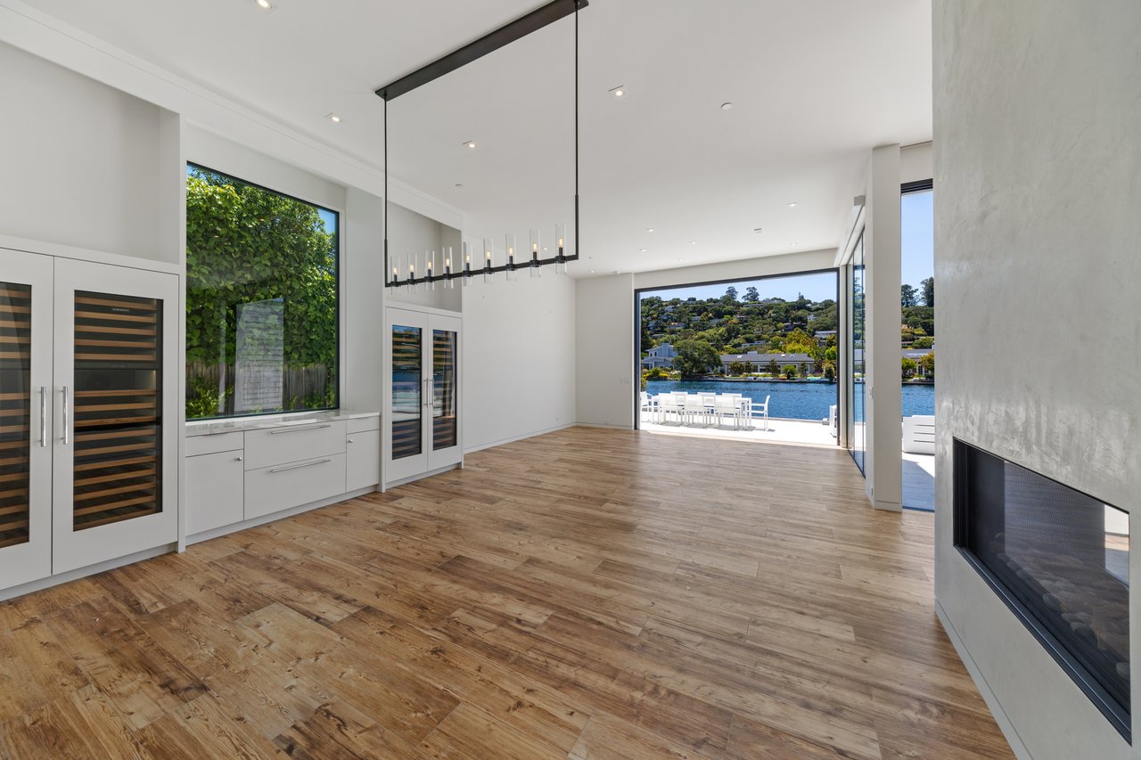 Contemporary Retreat on the Belvedere Lagoon