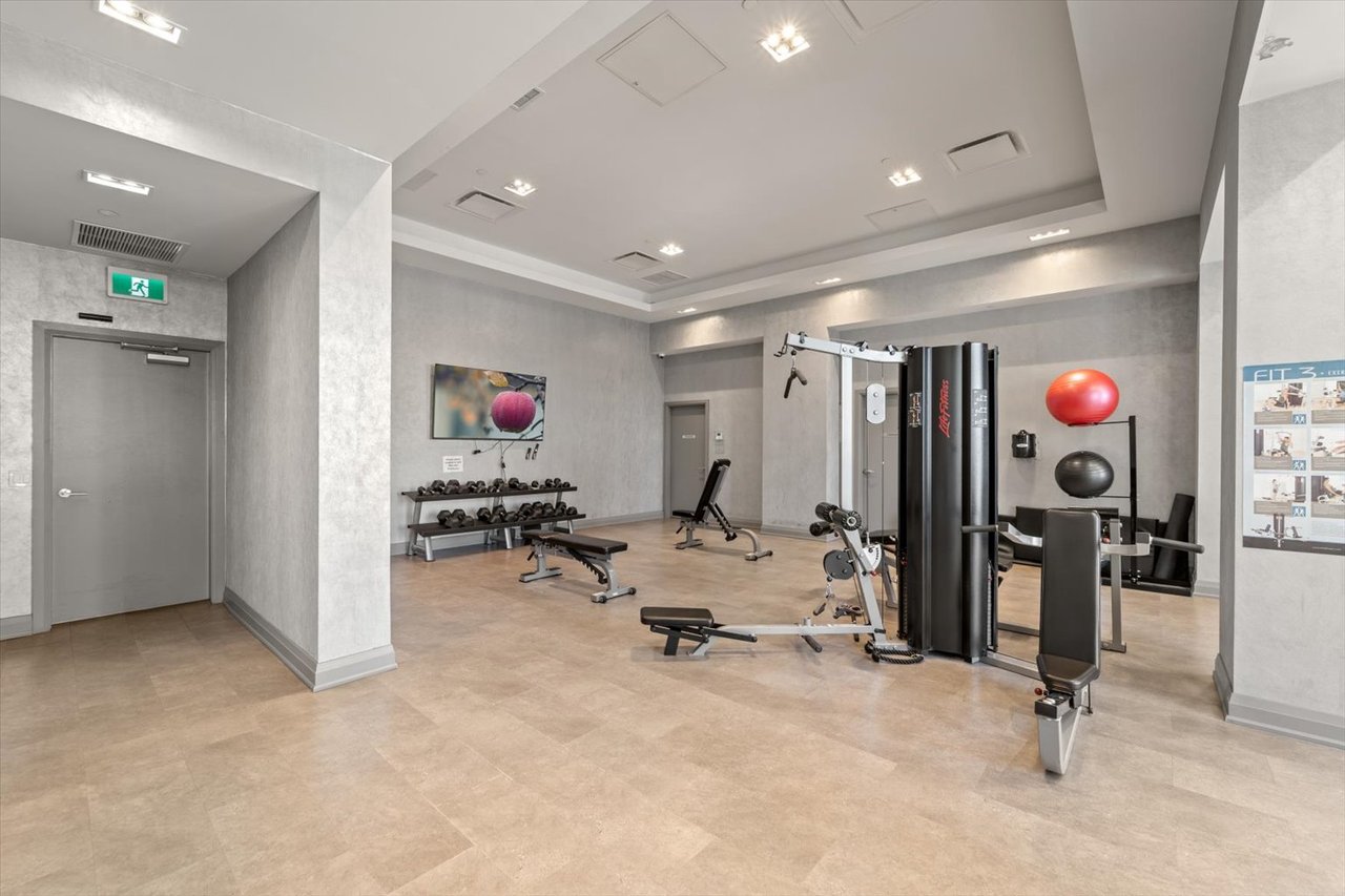 30 Meadowglen Pl 1106