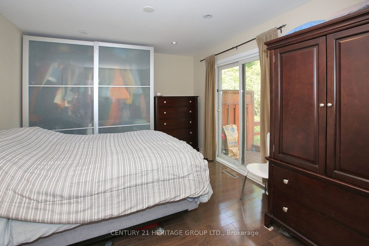  Beautifully Renovated Interior 