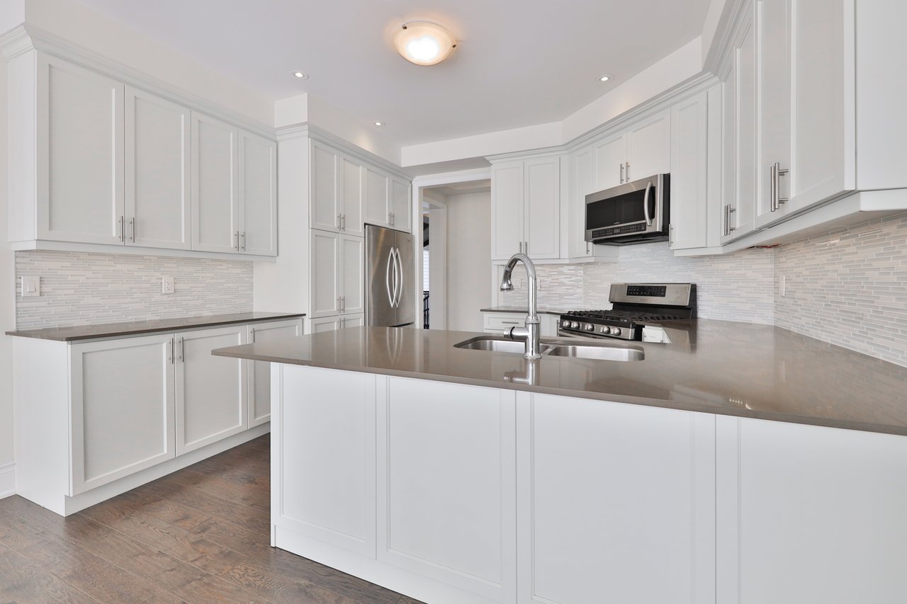 2163 Vineland Crescent, Oakville