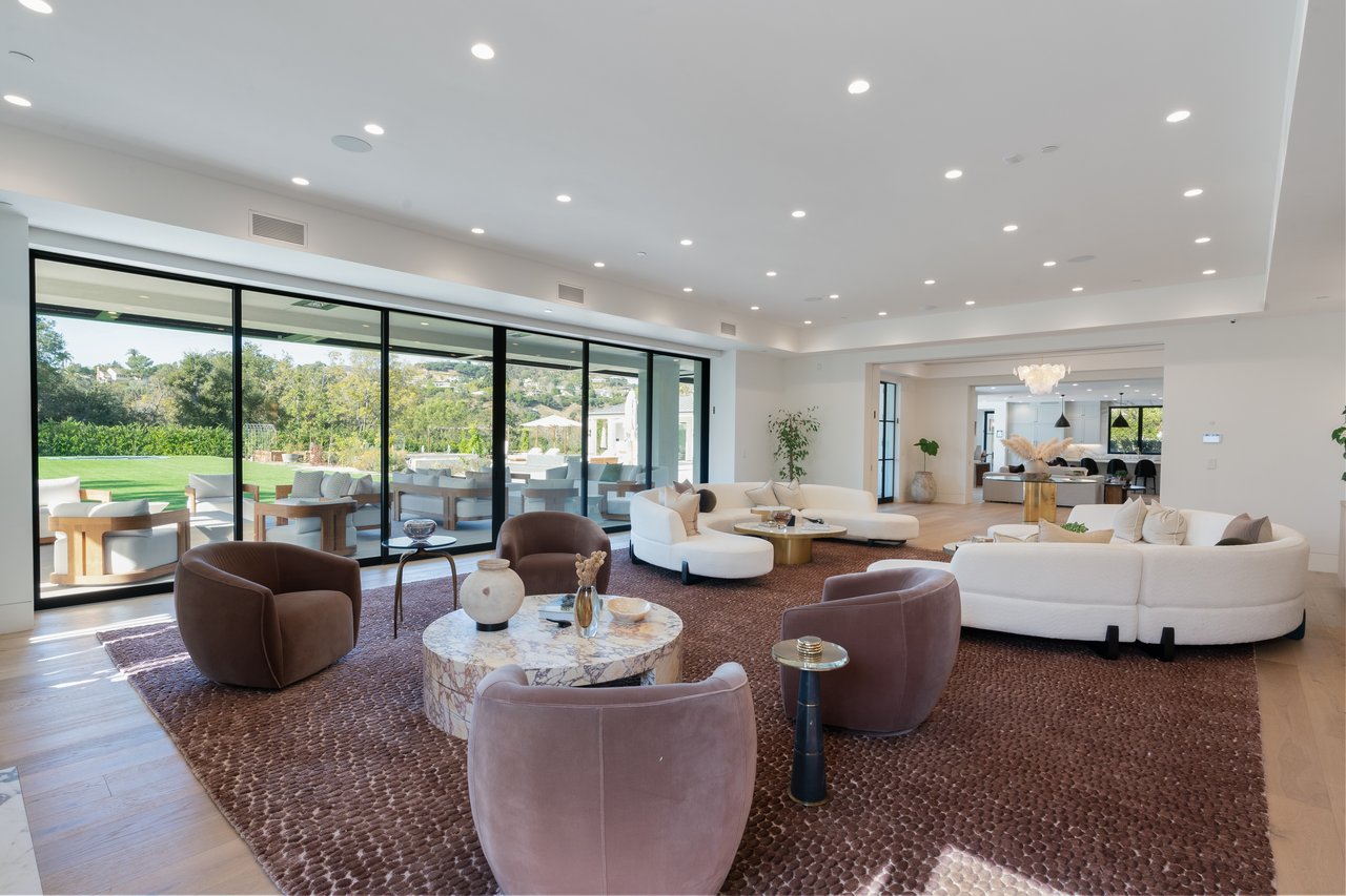 Sprawling Diamond