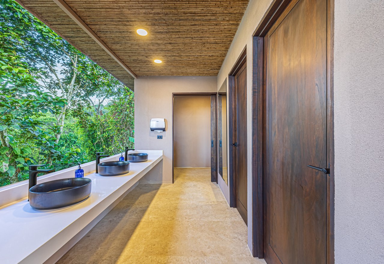 Luxury Hotel Boutique with Ocean Views | Walking distance to the beach | 13.2 Acres