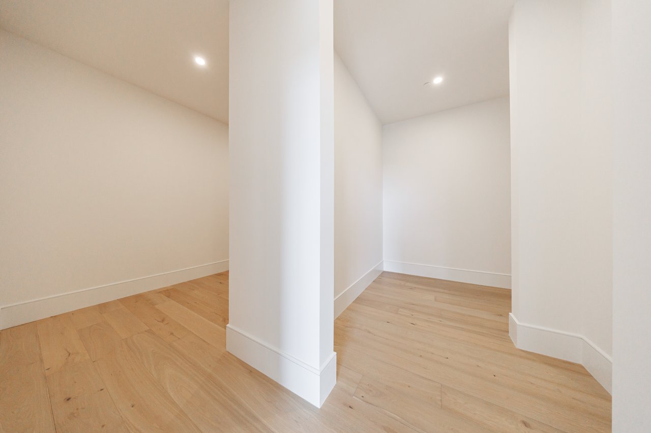 2425 Peachtree Road Unit 1806
